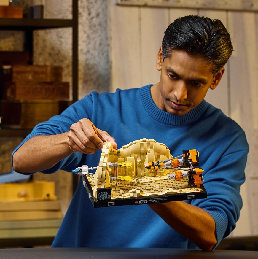 LEGO Star Wars Mos Espa Podrace™ Diorama 75380 galleri